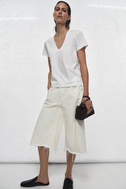 CAMISETA INTERLOCK CUELLO PICO / Blanco