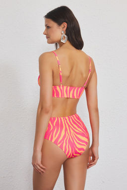 TRENDYOLMILLA Soyut Desenli Ucgen Baglama Detayl? Normal Bel Bikini Tak?m? TBESS25BT00186  фото 4