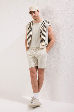 TRENDYOL MAN Haki Regular/Normal Kesim Dokulu Premium Sort & Bermuda TMNSS25SR00014