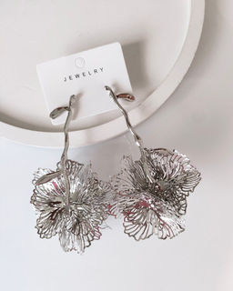 Стильные серьги