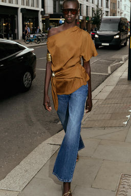 ASYMMETRIC SATIN TOP WITH APPLIQU_