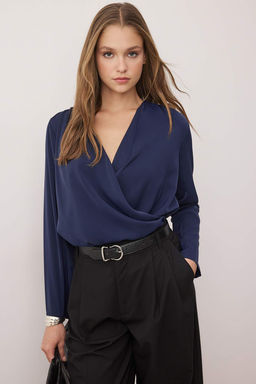 Lacivert Kruvaze Saten Dokuma Bluz TWOAW24BZ00423