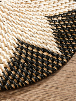 Салфетка сервировочная плетёная круглая, 30×30×0.5 см, ротанг, чёрно-белая
