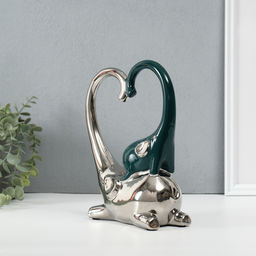 Фигурка керамика Слон со слонёнком. Сердце, т. зелёный с серебром, 7.3?17.5?22 см