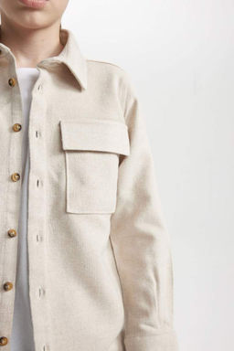 Бежевая рубашка стандартного кроя с воротником-поло и длинными рукавами и двойными карманами для мальчиков - Defacto фото 4