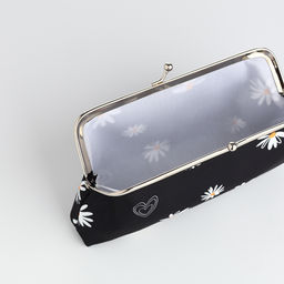 Косметичка женская на фермуаре, маленькая, с принтом Ромашки, чёрный - Simaland фото 3