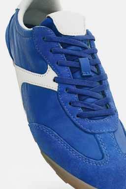 SOFT RUNNING TRAINERS