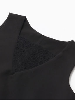 Платье женское короткое с гипюром MINAKU: Party Dress, чёрное, размер 46