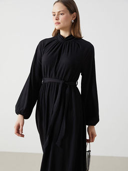 Dik Yaka Dokulu Elbise