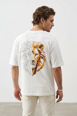 Ekru Oversize/Geni_ Kesim S_rt Aslan Bask_l_ %100 Pamuk T-Shirt TMNSS25TS00117