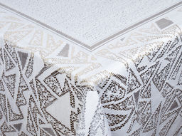 Скатерть декоративная Д221АБ/кор. 2775 бел.с яр-серым 2.35 м*1.60 м рис. Д221АБ