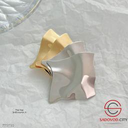 Крупные серьги расплавленный квадрат