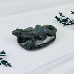 Фигурка резная "Игуана" из Лабрадора