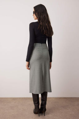 Siyah-Beyaz Anvelop Detayl? Midi Dokuma Etek TWOAW26ET00157