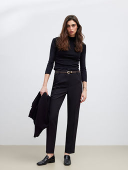 Beli Kemerli Havu? Kesim Kad?n Pileli Pantolon