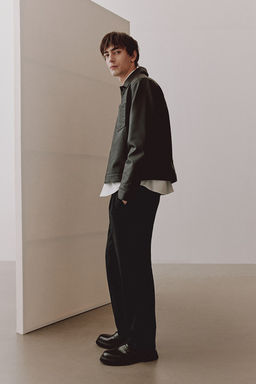 Pantalon con raya Regular Fit