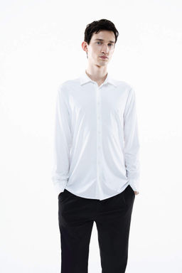 Рубашка узкого кроя с воротником-поло и длинными рукавами