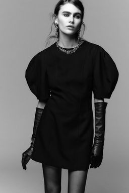 SHORT DRESS WITH GLOBE SLEEVES