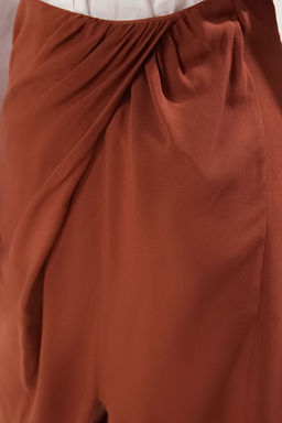 TRENDYOLMILLA Kahverengi Dokumlu Kumas Buzgu Detayl? Y?rtmacl? Maxi Boy Dokuma Etek TWOSS25ET00094 фото 5