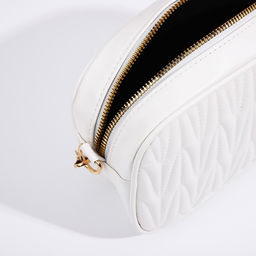 Сумка женская кросс-боди на молнии, 21×7×14 см, белая