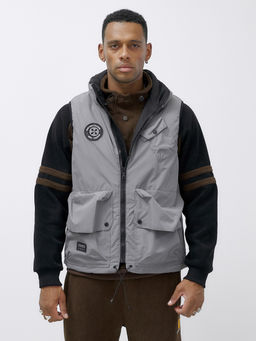 Жилет мужской утепленный спортивный серого цвета 15323Sr - Mtforce фото 6