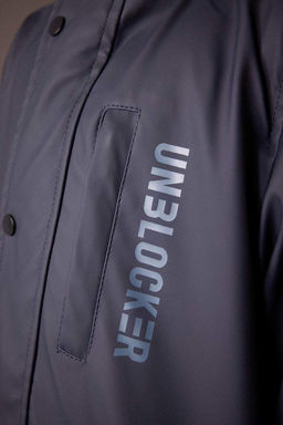 Водоотталкивающий ветрозащитный плащ с капюшоном для мальчика - Defacto фото 4