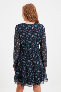 TRENDYOLMILLA Lacivert Cicek Desenli Kusakl? Kruvaze Astarl? Mini Sifon Dokuma Elbise TWOAW20EL1628  фото 12