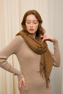 Палантин из шерсти и вискозы с длинной бахромой