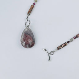 Колье из леопардовой Яшмы, Лабрадора, Граната и Лодолита