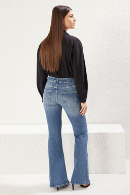 Mavi Dusuk Bel Flare Jeans TWOSS25JE00192 - Trendyolmilla фото 5