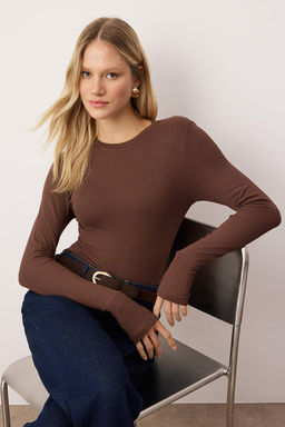 Kahverengi Viskon/Yumusak Kumasl? Parmak Gecme Detayl? Esnek Orme Bluz TWOAW25BZ00014