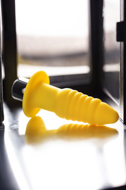 Анальная вибровтулка Штучки-дрючки, влагостойкая, силикон, желтая, 11 см  фото 11