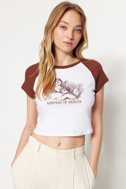 TRENDYOLMILLA Kahverengi %100 Pamuk Bask?l? Fitted/Vucuda Oturan Crop Bisiklet Yaka Orme T-Shirt TWOSS23TS00170