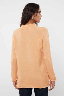 Turuncu Yumusak Dokulu Dik Yaka Dikissiz Triko Kazak TWOAW25KZ00048