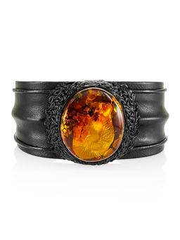 Широкий красивый браслет из черной кожи и вишнёвого янтаря Нефертити