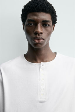 HENLEY NECK T-SHIRT