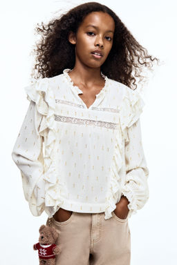 Blusa con ribetes de volante
