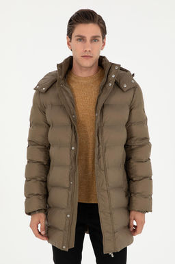 Мужское пальто цвета хаки