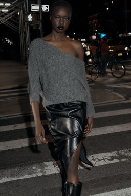 ASYMMETRIC TEXTURED KNIT JUMPER - Zara фото 4