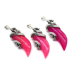 Подвеска с кварцем в металле Клык 25*70мм, цв.фуксия