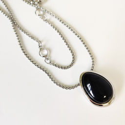 Кулон на цепочке