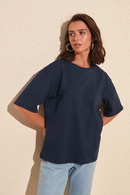 Lacivert %100 Pamuk S?rt Nak?sl? Relaxed/Genis Rahat Kesim Bisiklet Yaka Orme T-Shirt TWOSS20TS0121