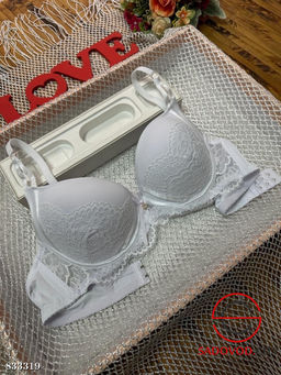 Кружевной бюстгальтер с регулировкой бретелек