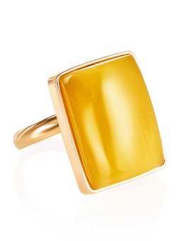 Стильное лаконичное кольцо с вставкой из натурального цельного янтаря