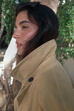 TRENCH CORTA EFECTO LAVADO / Tostado - Zara фото 3