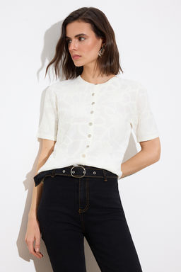 Limited Edition Ekru Cicek Desenli ve Dokulu Bisiklet Yaka Triko Bluz TWOSS26BZ00118