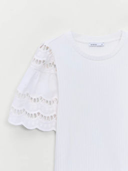 Приталенная футболка с шитьем на рукавах ZR2605023419-2 / Zarina