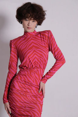 Платье розово-красное в стиле 90-х