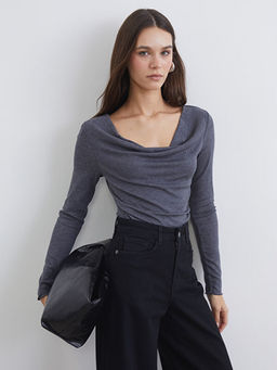 D?k?ml? Yaka B?zg?l? Bluz