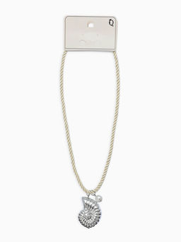 Кулон на жгуте текстильном "Ракушка", цвет бело-серебристый